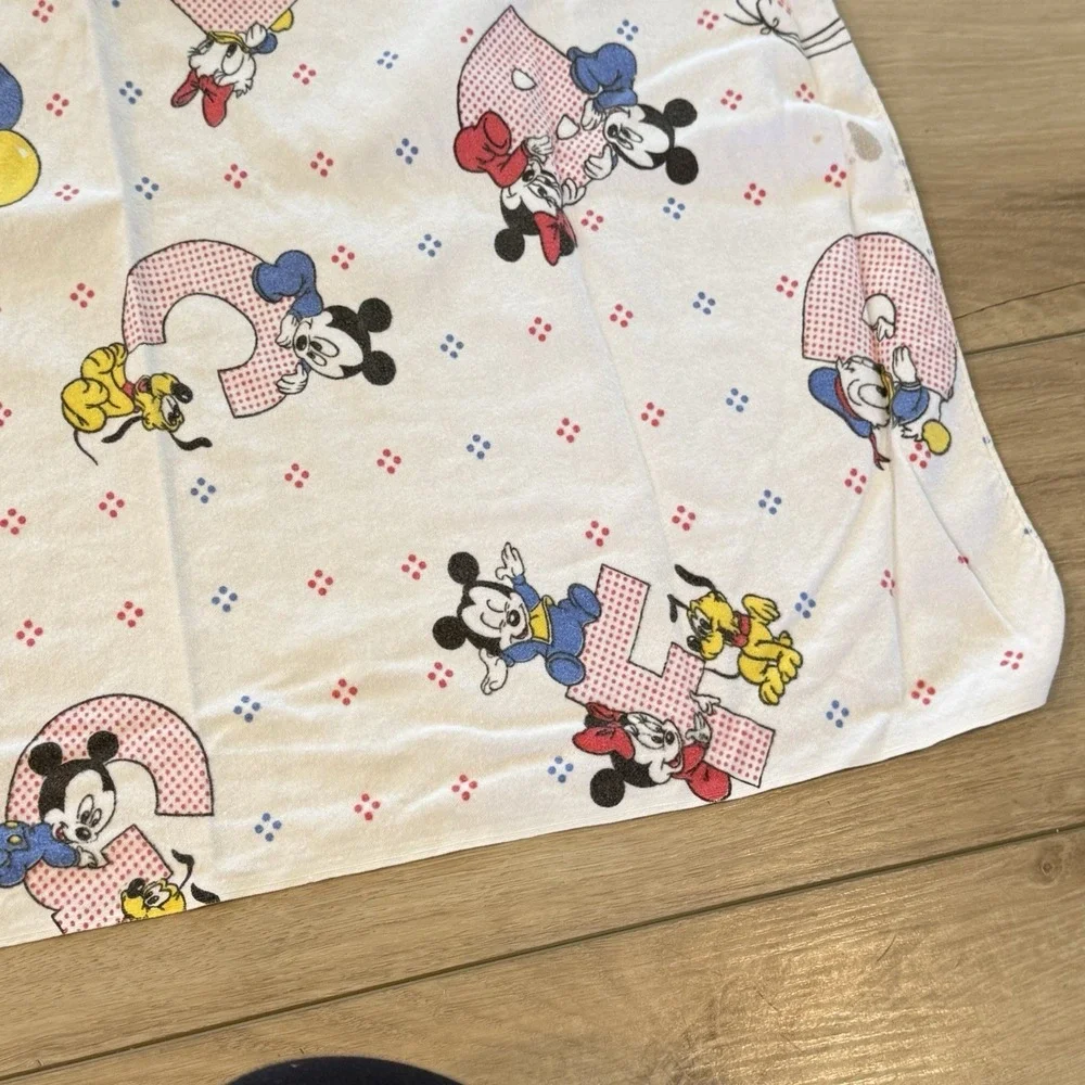Walt Disney Mickey Minnie Donald 1984 VTG Flannel Receiving Baby Blanket 38